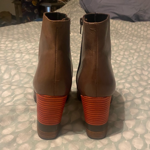 Vicenza purple ankle bootie with stacked heel - Picture 6 of 9